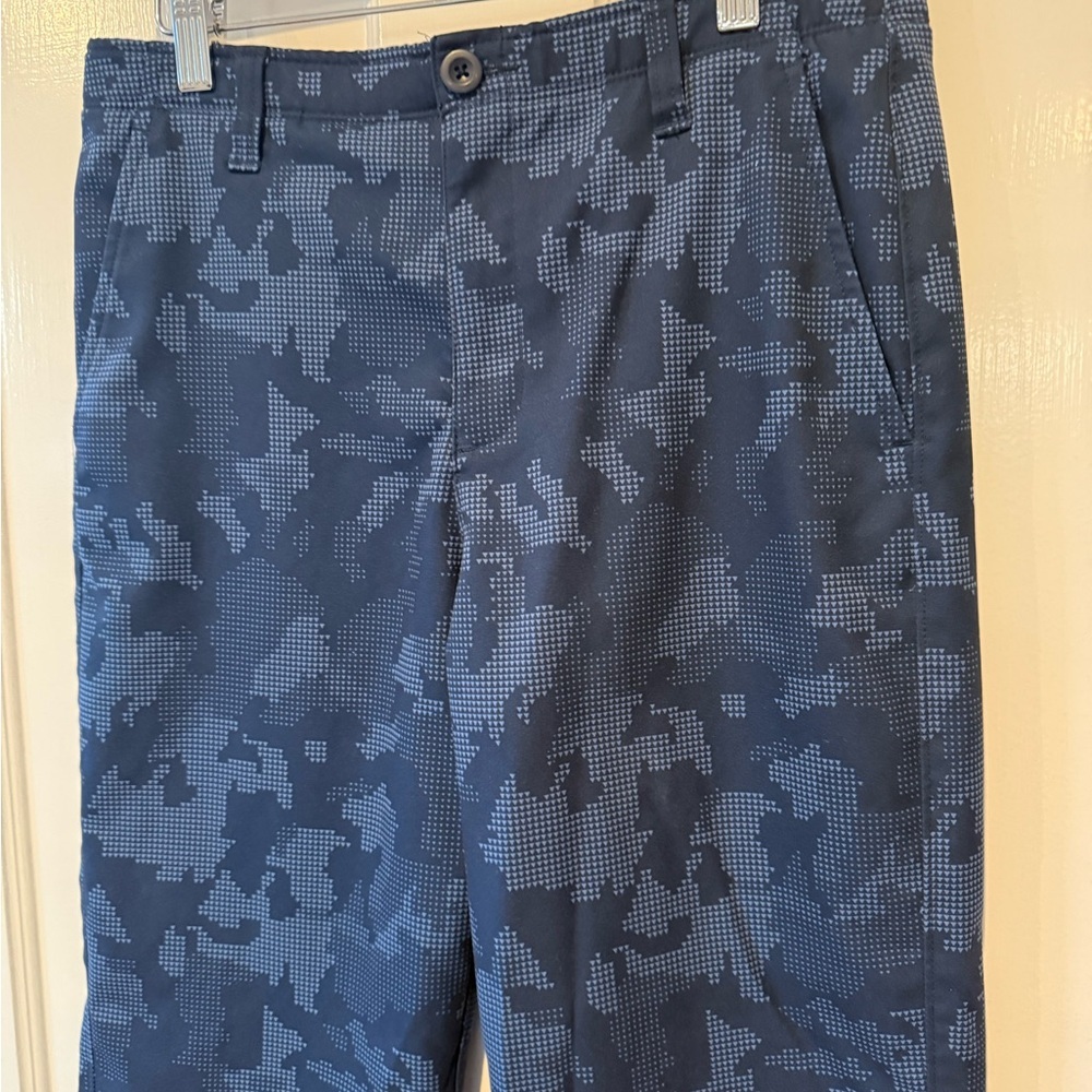 Under Armor Youth 18 Blue Digital Camo Golf / Performance Pants - Picture 2 of 5